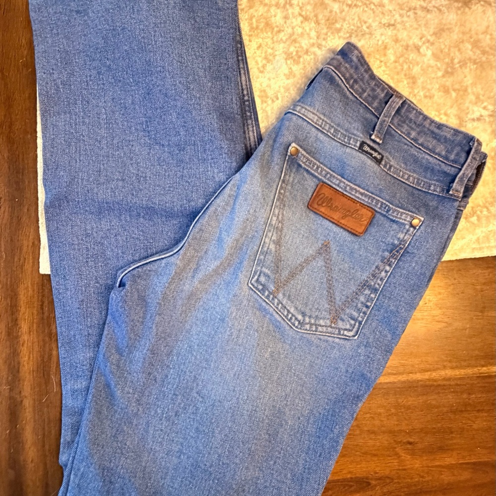 Wrangler Women's High Rise Light Blue Jeans